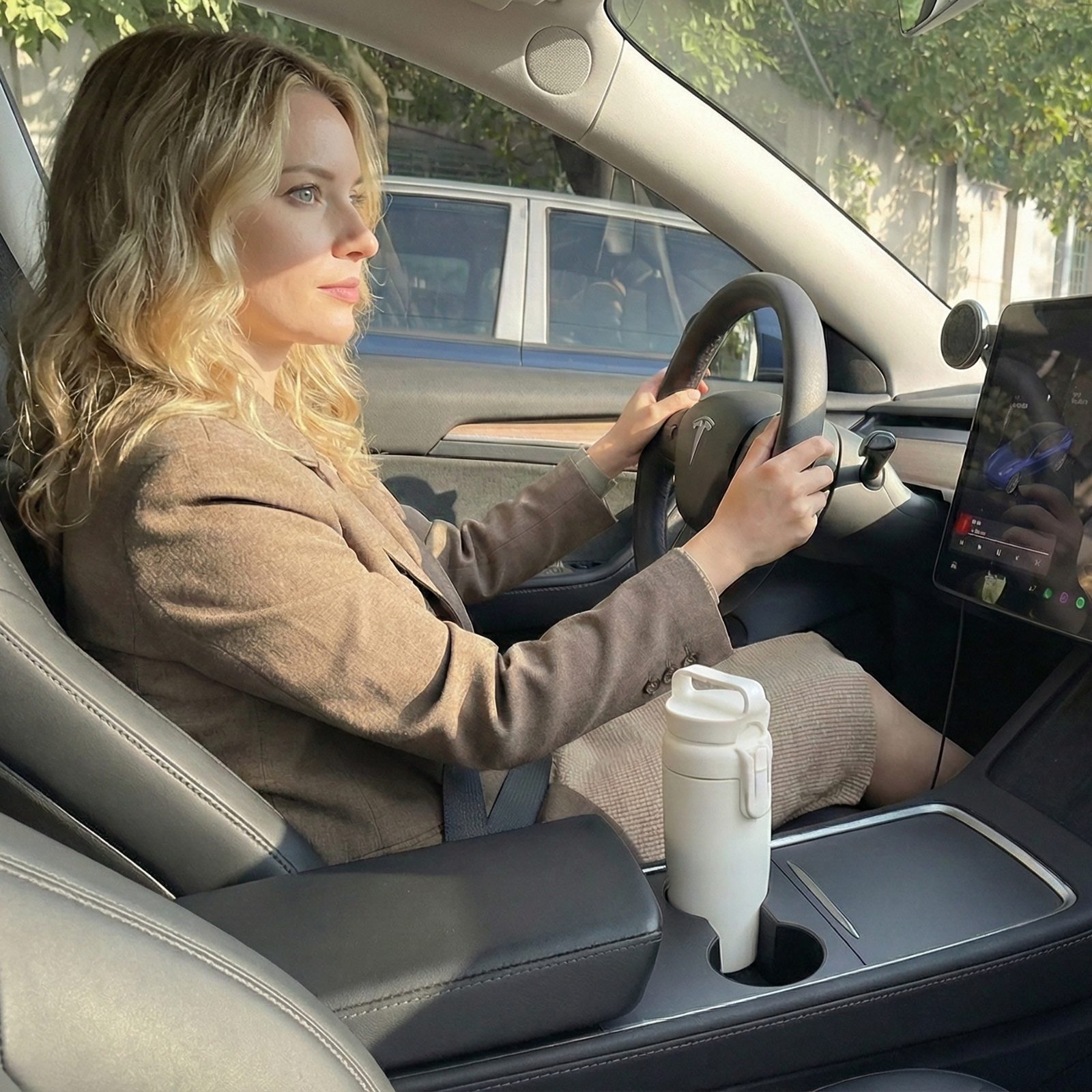 Mug2go 放進車用杯架